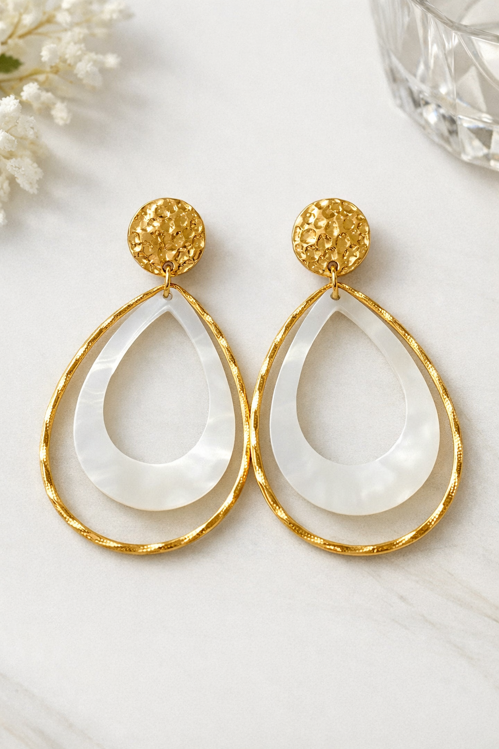 Boucles d’oreilles Goutte Nacrée dorées – Élégance chic