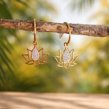 Boucles d’oreilles Lotus dorées & strass | Élégance bohème chic